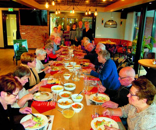 Geslaagde open eettafel in Manderveen