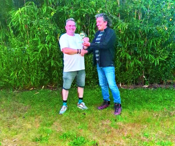 KV Manderveen viert feest met sport, gezelligheid en huldiging