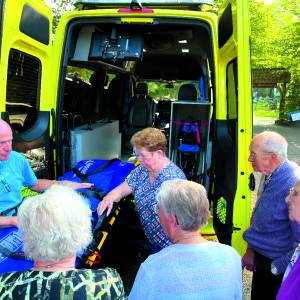 WensAmbulance Oost-Nederland op bezoek bij KBO Reutum en Haarle