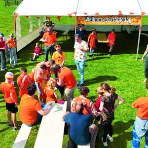 Stralende Koningsdag in Tubbergen vol gezelligheid en activiteiten