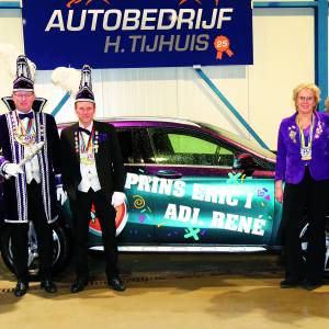 Autobedrijf Tijhuis stelt hofauto beschikbaar aan Turtrappers