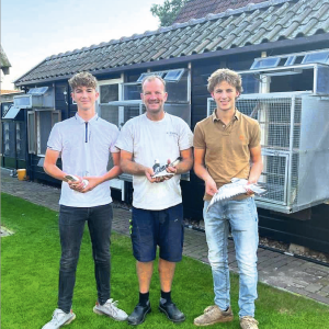 Dubbele overwinning en kampioen jonge duiven Combinatie Bernds Manderveen