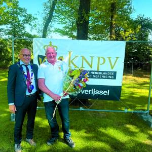 Koninklijk lintje voor Henk Huisken